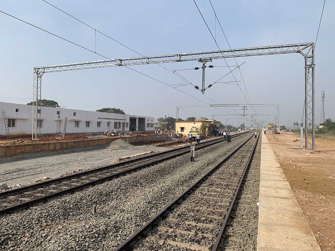 Electrification status as on 3rd July, 2020 (in % of total route km)  #IndianRailways  #Electrification  #EastCentralRailway  @ECRlyHJP Zone : East Central RailwayDeen Dayal Upadhyay : 100%Dhanbad : 90%Danapur : 98%Sonpur : 100%Samastipur : 57%Total : 87%