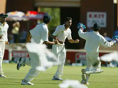  @imAagarkar and he responds in the best way possible by dismissing the last 4 batsmen all on his own. The score from 184/6 soon became 196 all out. The best wicket among these 4 was of Katich who was setup to play a bouncer away from his body. The pull, the catch and gone.