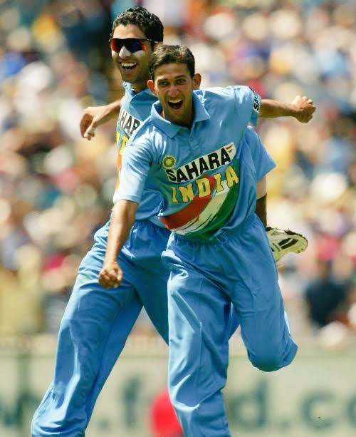 On a batting pitch,  @imAagarkar first dismissed dangerous looking  @gilly381 for 34. Aus 59/1 in 8.5 overs! And then dismisses  @HaydosTweets. Both with the help of some amazing catching from  @IrfanPathan and  @YUVSTRONG12. He also breaks stand btw  @RoySymonds63 &  @MClarke23 