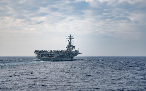 #ABD, Güney #Çin Denizi’nde tartışmalı adalar yakınlarında #USSRonaldReagan ve #USSNimitz uçak gemi grubunun katıldığı tatbikat gerçekleştiriyor.
bit.ly/2NXjVPv