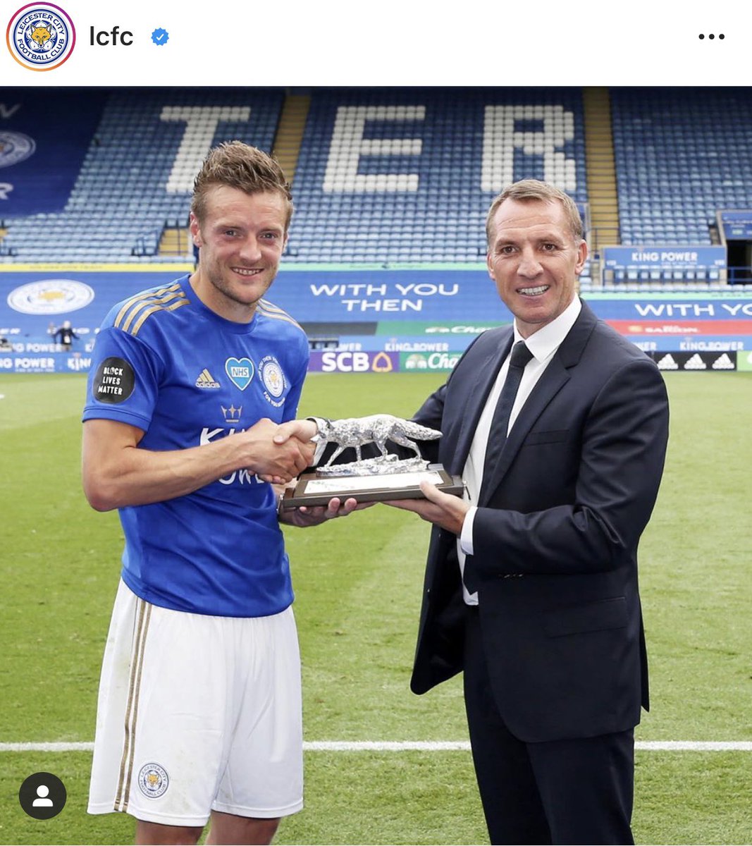 CarrsSilver's tweet photo. Congratulations @JamieVardyLCFC on your 100th goal for @LCFC We we’re so honoured to have been asked to make this beautiful trophy!
#madeinsheffield #madeinbritain #epl #PremierLeague #LCFC #football #leicester #sheffield https://t.co/3s03lgQ2jy