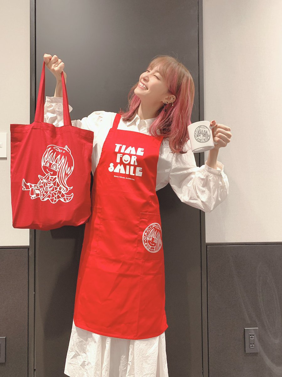 Lisa Staff 本日まで グッズ通販情報 Lisaが所属しているソニー ミュージックアーティスツのグッズ企画 Time For Smile に 今回lisaも参加しました こちら注文は本日23 59までとなります ぜひチェックしてください Lisa T Co