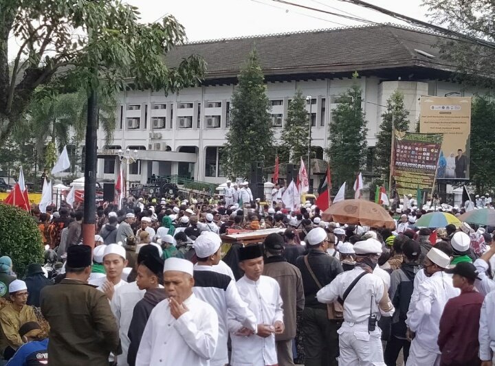 vaniepink's tweet photo. Gedung Sate .. 
Menolak RUU HIP https://t.co/nIMprYyOlT