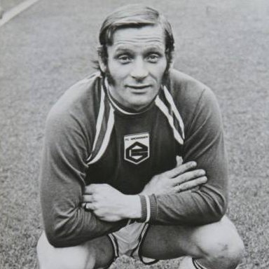Voetballegends1's tweet photo. Vandaag is de geboortedag van Piet Fransen. Tussen 1957 en 1973 kwam de middenvelder 446 keer uit voor GVAV / @fcgroningen en speelde daarnaast 6 interlands voor het Nederlands elftal. Wie is volgens jou de beste middenvelder van FC Groningen ooit? #pietfransen #gvav #fcgroningen https://t.co/5FEUaXfTSB