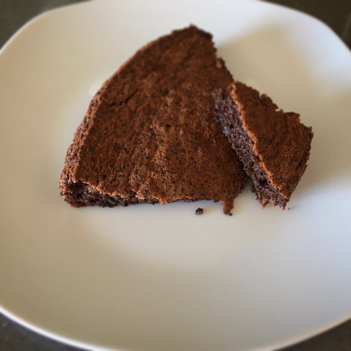 ReceitasSimple3's tweet photo. Bolo de chocolate sem farinha 

https://t.co/KAWf2LRs5c

#bolo #bolochocolate #receitas #semfarinha #receitasfaceis #sobremesa #doces https://t.co/Syp9I0uDlK