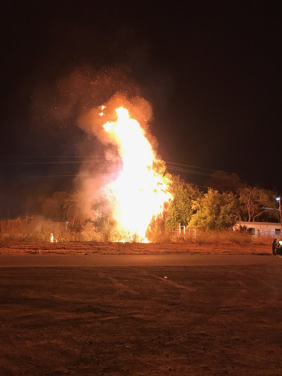 ContraCostaFire's tweet photo. Between 7 pm &amp; midnight, Con Fire responded to 67 fires, with the peak in the 9 pm hour when crews responded to 30. In all, 10 structure, 27 veg &amp; other exterior fires. 16 fireworks caused. In spite of dozens of structures threatened, not a single home was lost. #confiresafe4th https://t.co/xd7CmpTKPt