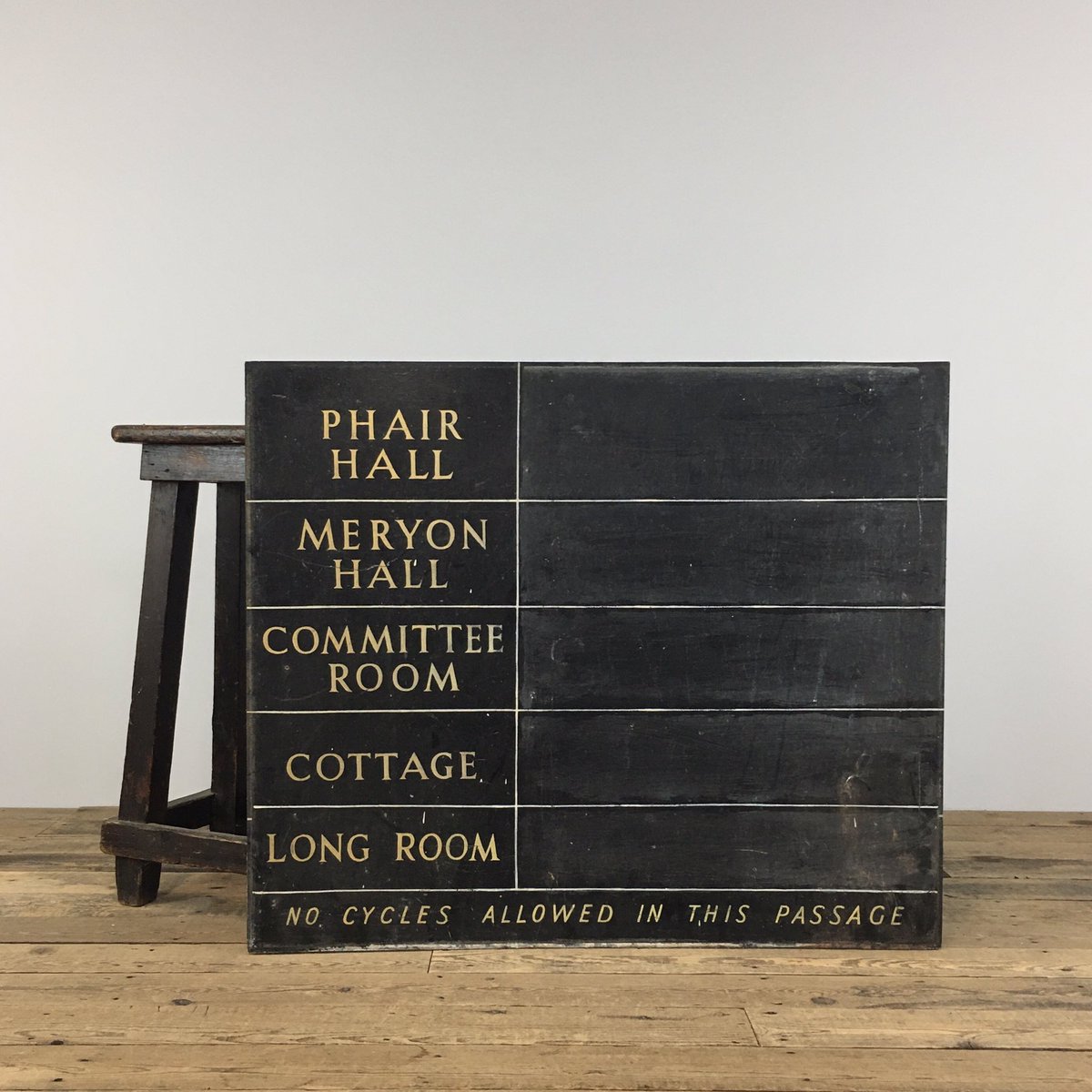 RailwayCotAntiq's tweet photo. Fresh from an old Town Hall. Now this blackboards looking for a new forever home
What do you reckon? I see it in a Kitchen, Pub or Restaurant next?...just don’t leave your bike there! 😳
DM for price 
H 78 x W 92 cm approx 
#salvagesundays #railwaycottageantiques #phair #meryon https://t.co/m4YZgi4RgF
