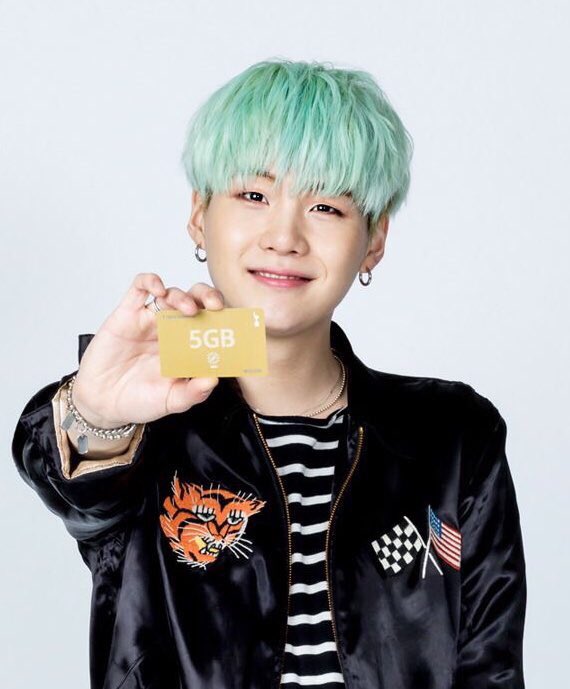 lycheemyg's tweet photo. mint yoongi is hella damn fine https://t.co/zByVsonIoU