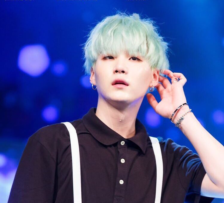 lycheemyg's tweet photo. mint yoongi is hella damn fine https://t.co/zByVsonIoU
