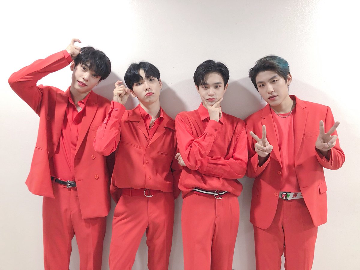 AB6IX's tweet photo. ABNEW🤔 어디서 타는 냄새 안 나요❓ 화끈한 의상처럼 ABNEW 때문에 예삐들 마음이 불타고 있잖아요...🔥 오늘도 고마워요❤️

#AB6IX #VIVID #답을줘 #에이비식스 #전웅 #김동현 #박우진 #이대휘 #브랜뉴뮤직 #BRANDNEWMUSIC https://t.co/X8gIlmPL2y