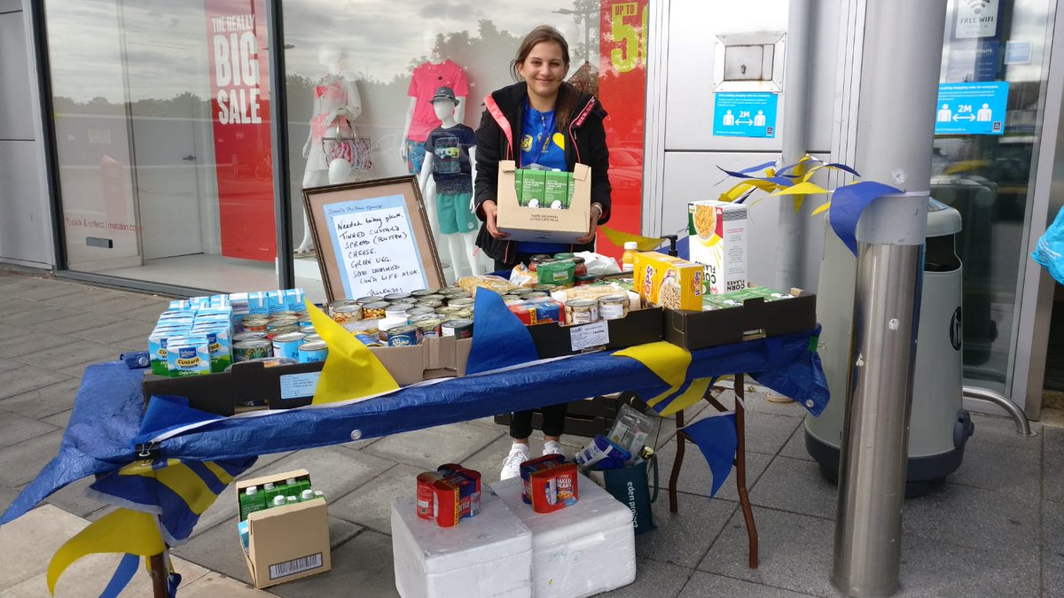 The kids are more than alright! 

It's great to see so many young people getting involved in supporting their community. 

Do you want to get your kids involved? 

Drop us an email: dlagvolunteer@afcwimbledonfoundation.org.uk 💙💛