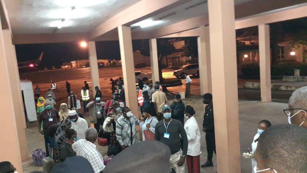 #COVID19 et Guinéens de l’Étranger

Son Excellence Monsieur Mamadi TOURÉ, Ministre des Affaires Étrangères et des Guinéens de l’Étranger, a accueilli à l’aérogare de Conakry-Gbessia, le premier convoi de nos compatriotes bloqués à Dakar depuis la fermeture des frontières.