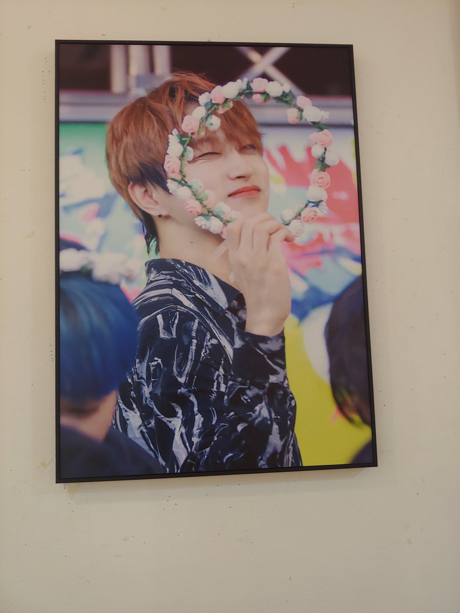 ci2ze's tweet photo. 진짜로 여기가 최고에요,,,,, 
입장하자마자 천국이 따로없었어요ㅠ 
이쁜사진들 너무 많아서 못고르겠어요,,, 
전시회 열어주시느라 고생많으셨습니다:) 💜💜
#연태 #정연태 #YEONTAE 
@Mellowcolor_yt @BlueDawn_920706 https://t.co/5rncjUk7tr