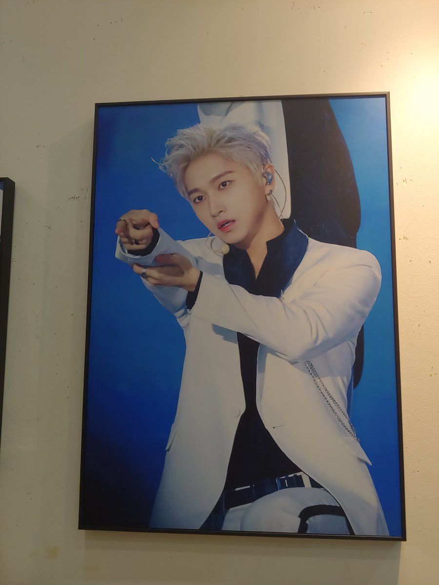 ci2ze's tweet photo. 진짜로 여기가 최고에요,,,,, 
입장하자마자 천국이 따로없었어요ㅠ 
이쁜사진들 너무 많아서 못고르겠어요,,, 
전시회 열어주시느라 고생많으셨습니다:) 💜💜
#연태 #정연태 #YEONTAE 
@Mellowcolor_yt @BlueDawn_920706 https://t.co/5rncjUk7tr