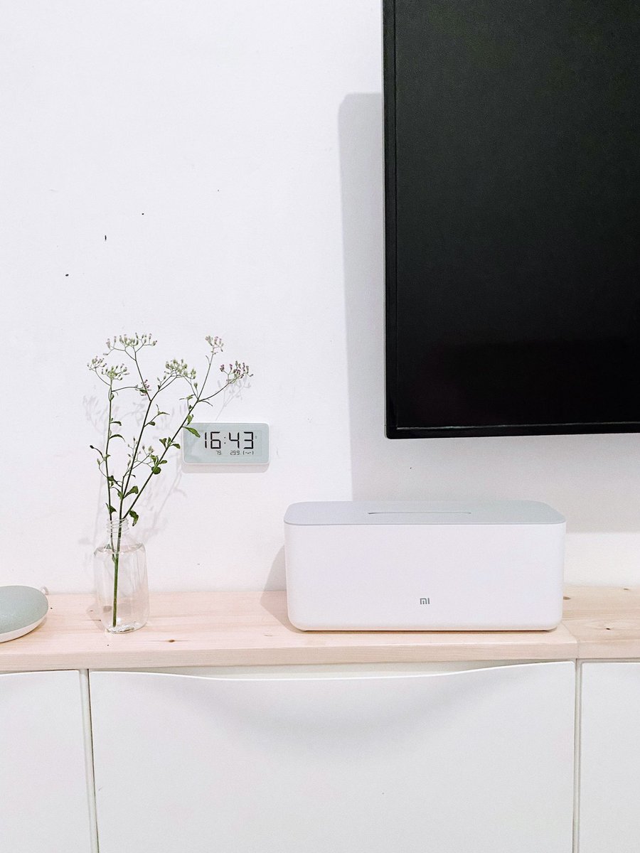 Dan gw paling ga suka kesemerawutan.yang gw suka adalah kesemerawutan yang tersembunyi  produk xiaomi ini cakep banget buat nyembunyiin kabel2 nackal.