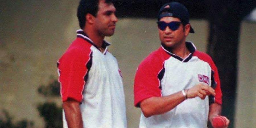 Robin Singh:He was our fielding coaching from 2007 to 2009.Both debuted in 1989 for India. Robin coached Sachin's Mumbai Indians side in IPL.Both batted together 7 times in ODI & have scored 234 runs in 33.42 runs average.They have a 50 runs & 100 runs partnership together.