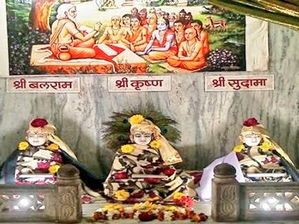  #GuruPoornimaFew people know that sri Krishna, who came to study in Ujjaini, had also learned to make kadha(काढ़ा) from forest medicines from Guru Shrestha Sandipani. Sandipani Ashram located on Mangalnath Marg is a pilgrimage for Sri Krishna devotees. @LostTemple7  @ShefVaidya