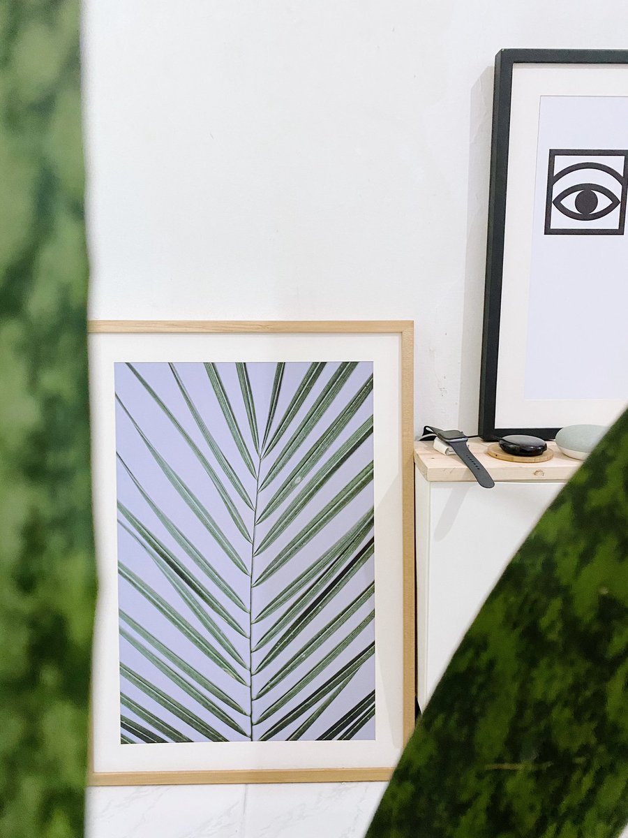 Semerawut boleh, asal jangan keliatan.Tutupin aja pake frame. Ga mahal-mahal banget kok 