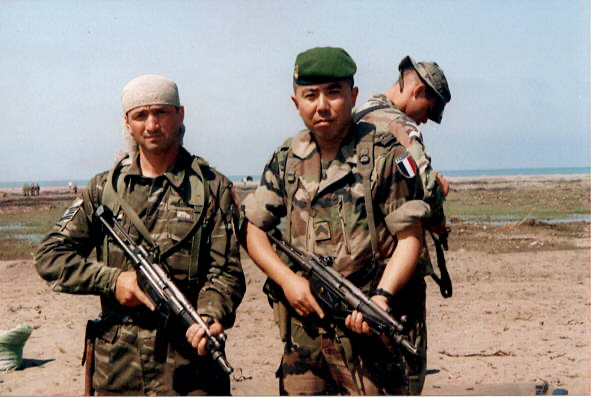 Manabu Oikawa ギリシャ軍だったかな のmp5を持って記念撮影 当時彼らに配備されたばかりの M4 も持ってきていたのでそれも撃たせてもらった Nato共同軍事演習 グルジア ジョージア 共和国にて Manabu Oikawa ギリシャ軍だったかな のmp5を持って記念撮影 当時彼らに配備されたばかりの M4 も持ってきていたのでそれも撃たせてもらった Nato共同軍事演習 グルジア ジョージア 共和国にて