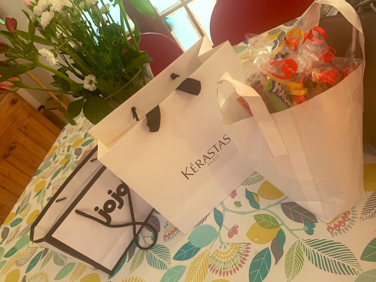 mimsdavies's tweet photo. Final bit of delightful serendipity 😃I popped into my friend Debbie’s lovely hair salon 💇♀️ #Hairworks #Cuckfield to find she’d a late cancellation💥 extremely delighted to get those split ends off-it was a fab afternoon with @PeteBradburyClr #IndependentsDay #EnjoySummerSafely https://t.co/f5Ef8N6zpp