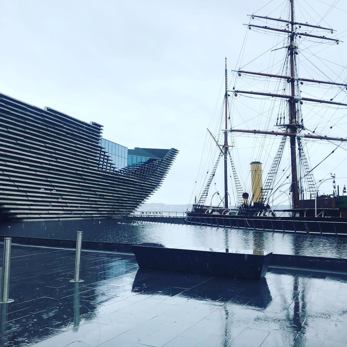 careyonwanderin's tweet photo. With Lockdown easing, I got to visit this fab city for the first time in over 3 months. Dundee is where I went to uni and I’ve made friends for life. The views of the Tay are stunning and there is so much to discover
#visitdundee #discoverdundee #thediscovery #vandamuseum https://t.co/NV1MPa3Qvn
