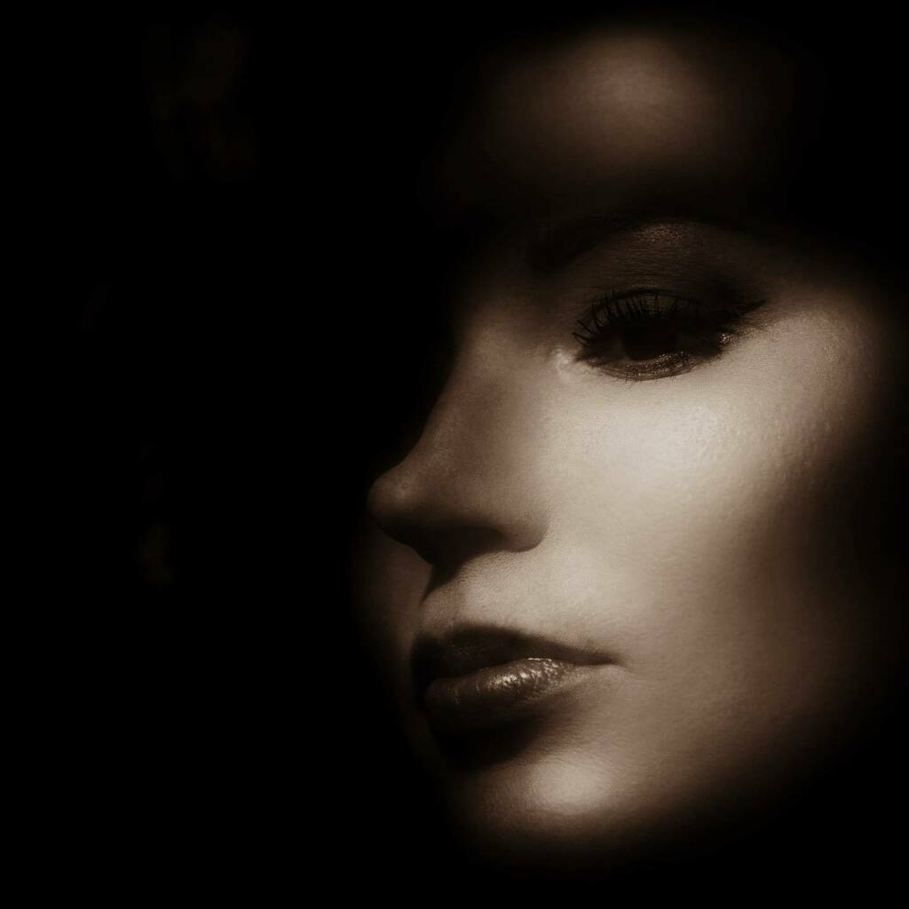 I see many portraits in my visions.
portraits of black sheep in division.
portraits of eyes so deep,
a portrait for ones soul to keep
.
.
.
.
.
.
#model #photography #fashion #art #love #ig #artofvisuals #sonyimages #createcommune #agameoftones #artist #instagood #design #dr…