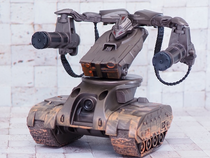 紅蓮ラン Sラングレン ターミネーター4に登場する戦車型ターミネーターの T 100 映画公開当時にプレイメイツ社から発売された6インチサイズのアクションフィギュアシリーズの一つです T Co Nxhohwqgkx Twitter