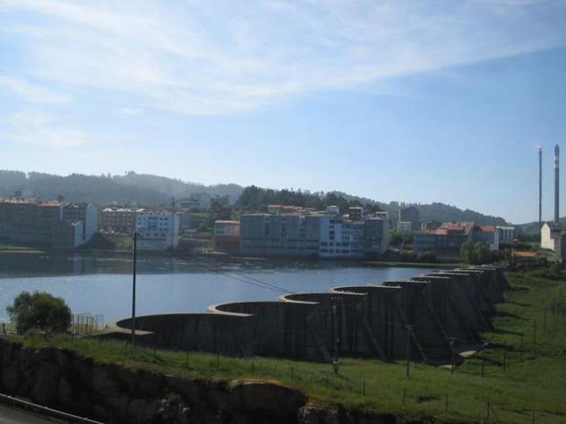 NaoCasanova's tweet photo. La PRESA DE MEICENDE sobre el Pastoriza en Arteixo es la única que está en pie de las 3 de bóvedas múltiples que se construyeron en España el siglo pasado.
Tiene 21 m de alto y 283 de coronación y su embalse abastece a Alcoa-Alu Ibérica y Showa Denko Carbón.
Luciano Yordi, 1961 https://t.co/eUipMAluhf