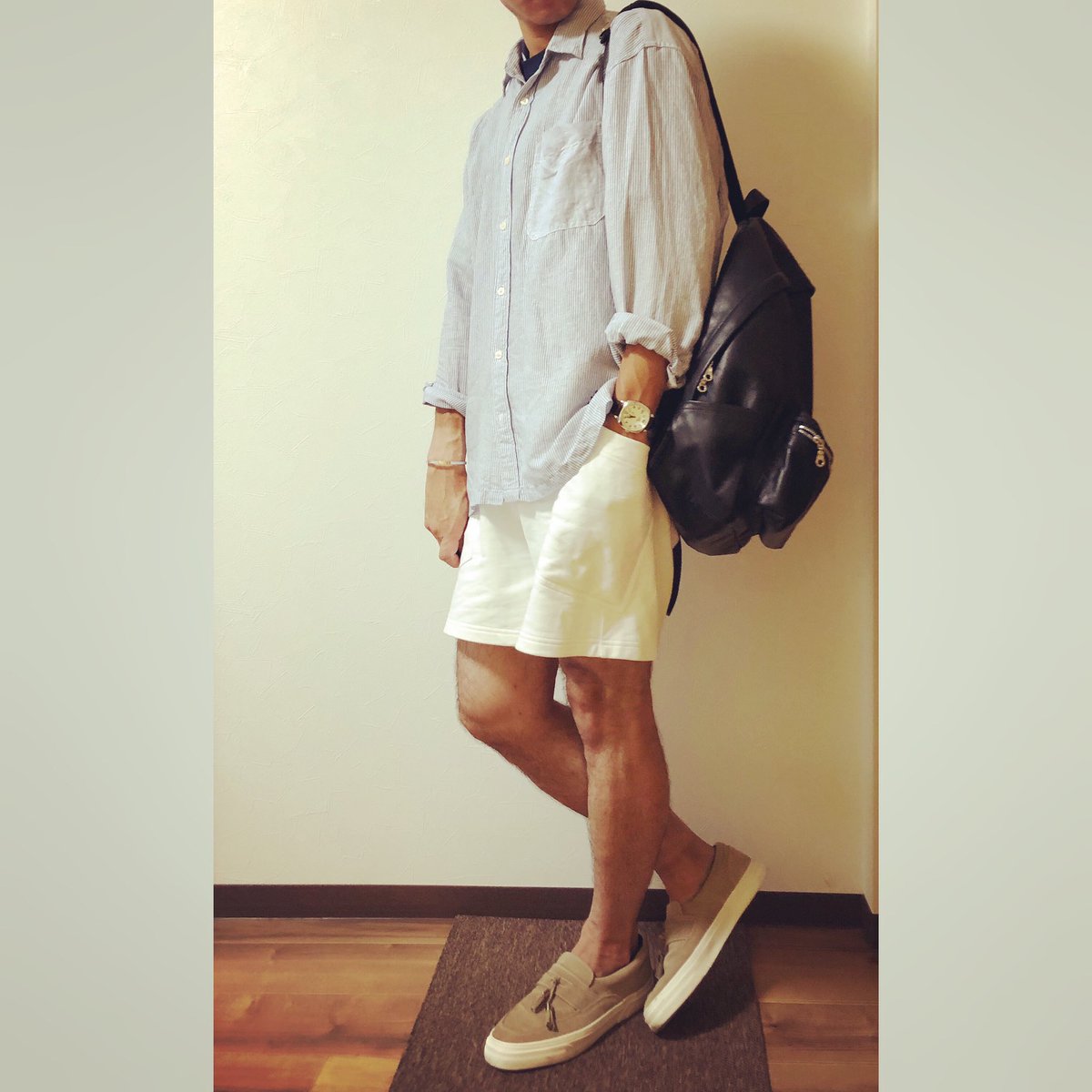KIMfashion_blog's tweet photo. ショートパンツコーデその2。
インナー、シャツ:#UNIQLO
スカーフ:#Shutte
ショートパンツ:#COS
スエードローファー:#SLACK
時計:#FHB
ブレスレット、レザーバッグ:#Re: https://t.co/eCk6laP6k9