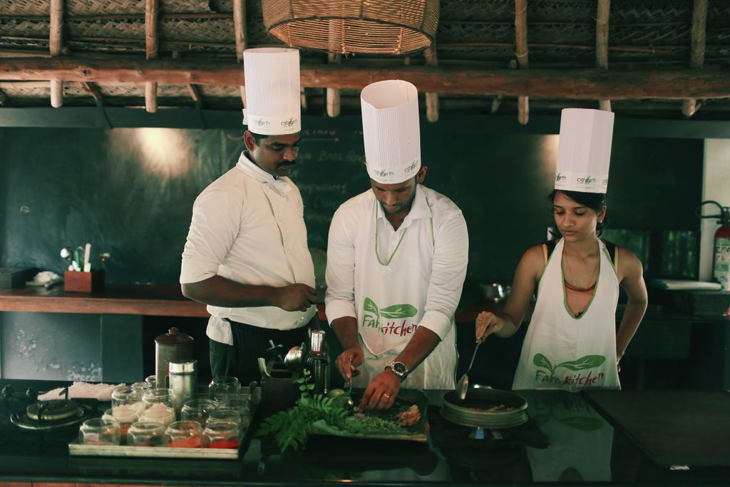 TheTravelConsu3's tweet photo. Let's cook some meal 😋😋😋👌
#SundayFunday
If you love good food, be sure to drop by #farmkitchen @ #MarariBeachResort #MeAndCGHEarth #MarariBeach #InterativeCooking #FarmKitchen #EarthToTable #OrganicFarming #traditionalKeralacooking #ecoresort #thetravelconsultantkalyan https://t.co/8jGArS9SmP