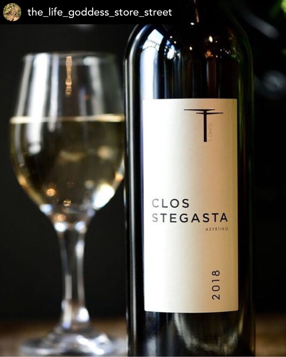 T_Oinos's tweet photo. The perfect choice for "a dive into the Aegean Sea"! A unique 100% Assyrtiko from the emblematic Clos Stegasta vineyard. @inna_redina_photography
#winelover #assyrtiko #cyclades #tinosgreece #aegean #sea #toinos #wine #winery #mavrotragano #closstegasta #derenoncourtconsultants https://t.co/hYEFGEcys3