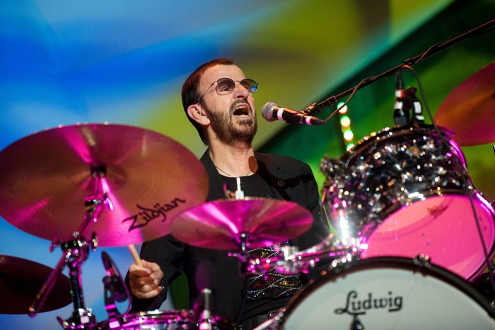 italyaturlarii's tweet photo. Gli 80 anni di Ringo Starr, "Postate #peaceandlove" https://t.co/Ut6kHeZERs https://t.co/9O5ktXRk2I