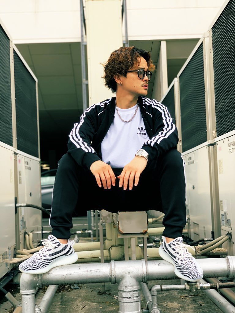 絶賛adidasコーデにハマってます😙 yeezy 350 zebra👟🦓を履き出すと