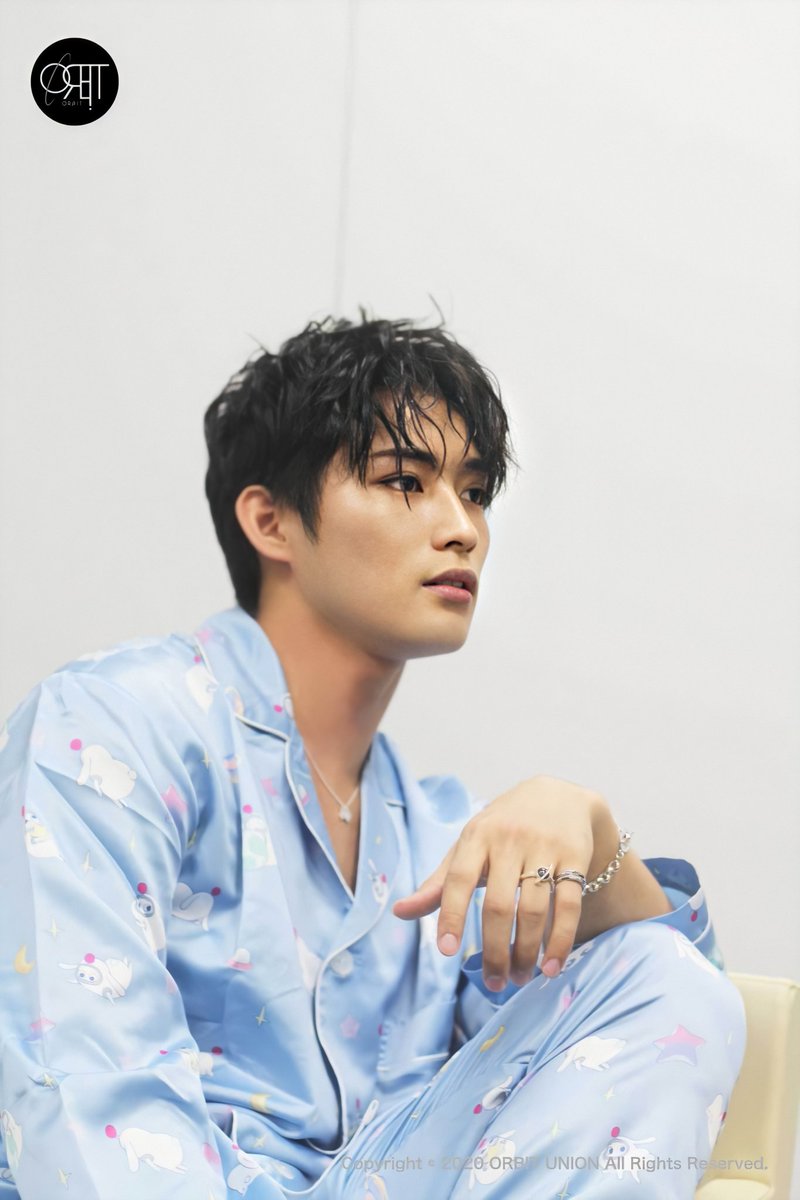 andtmak1pick's tweet photo. 安藤くん安定に顔がいい😇
かっこよくない瞬間とかもうこの人にないんじゃない？？
グッズ買わないとなー。
私もリングとイヤカフ付けて匂わせしよ♡←

#ORβIT https://t.co/E9nUPHxqNZ