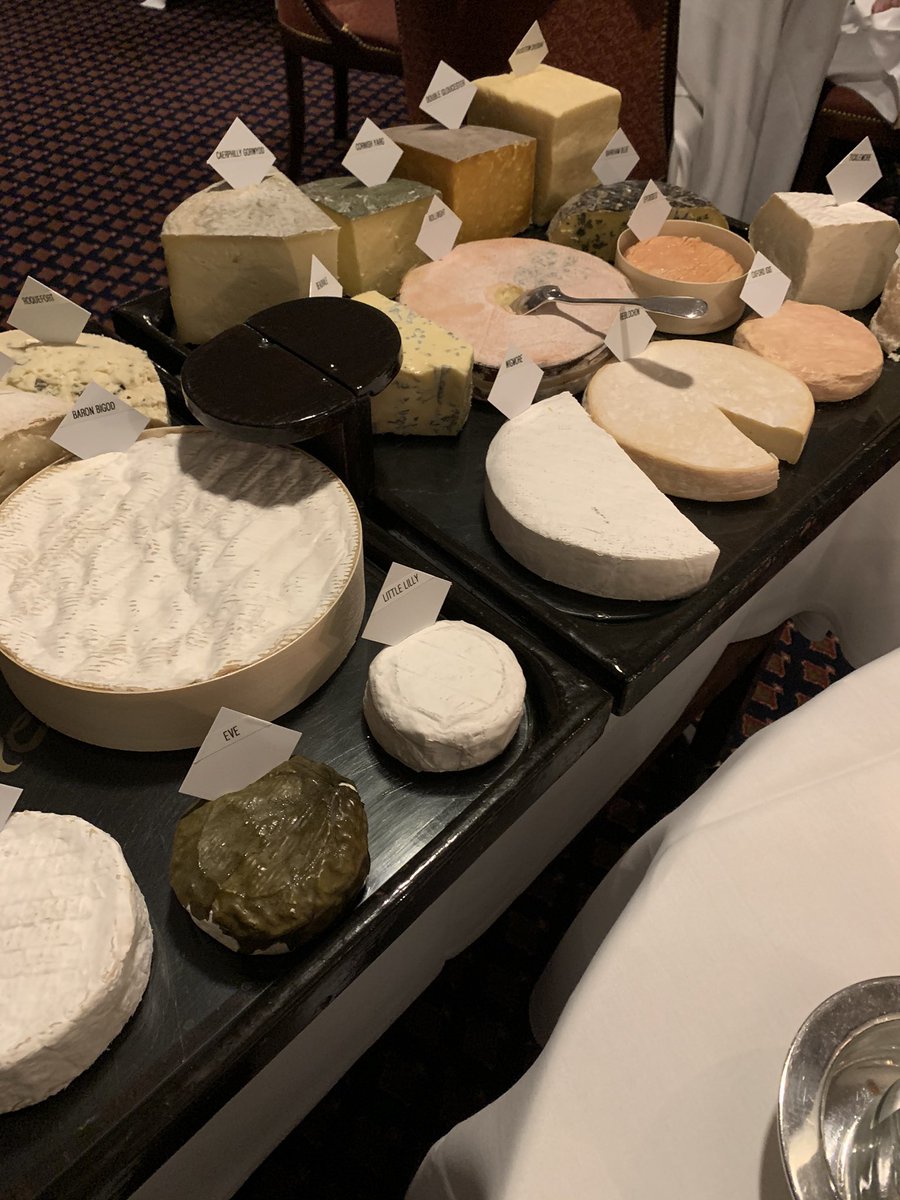 Delightful and deliciously 🇫🇷 evening at Le Gavroche last night. Superb from start to finish but that traditional veal jus was just 👌🏻😋 <a href="/michelrouxjr/">Michel Roux Jr</a> x