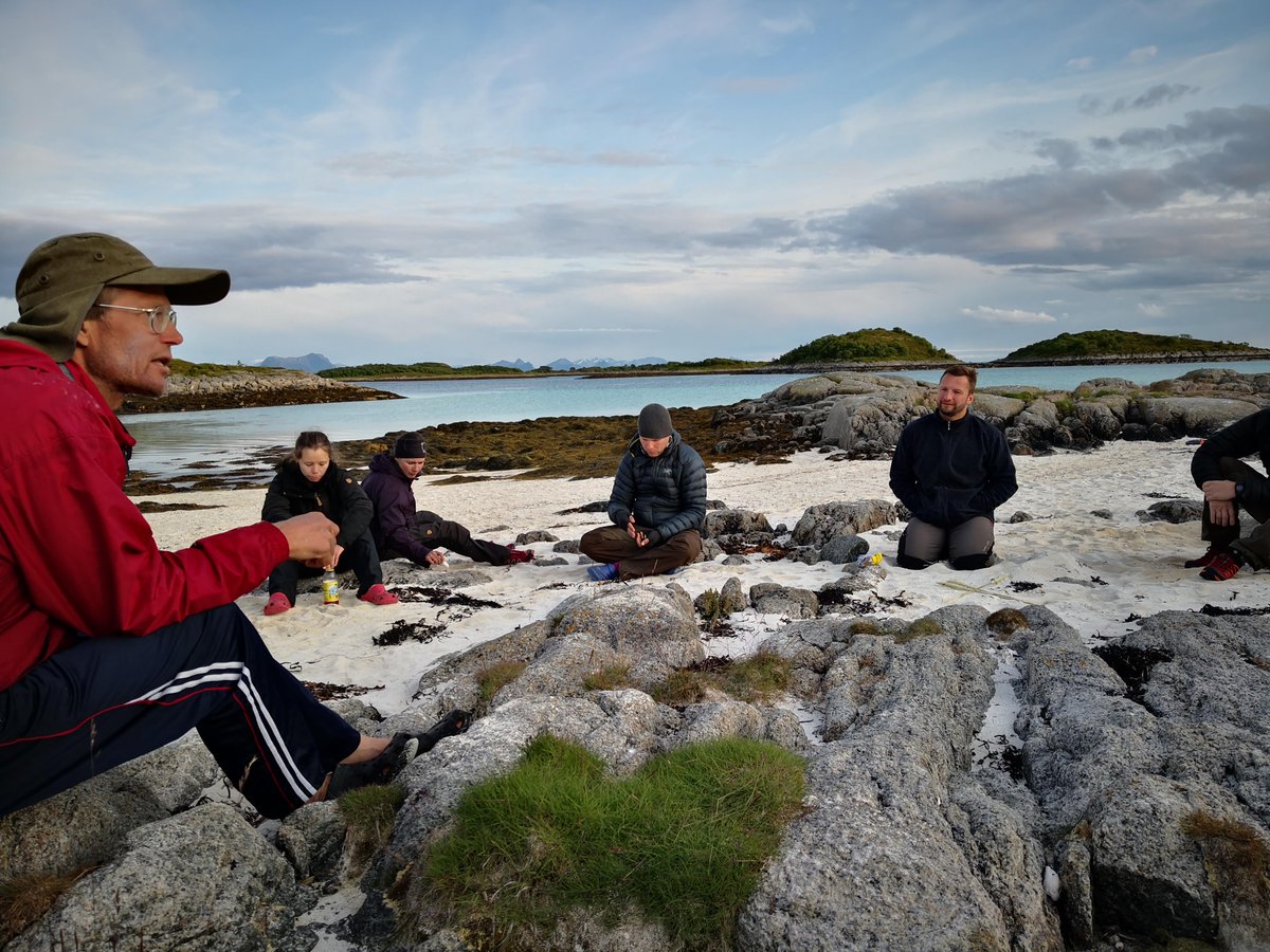 Yhteenkuuluvuus toisten ihmisten kanssa on tärkeää meille jokaiselle. Olemme osa moninaisia ryhmiä ja yhteisöjä elämämme aikana.
#outwardboundfinland #SuomiOB #elämyspedagogiikka #nuoriso