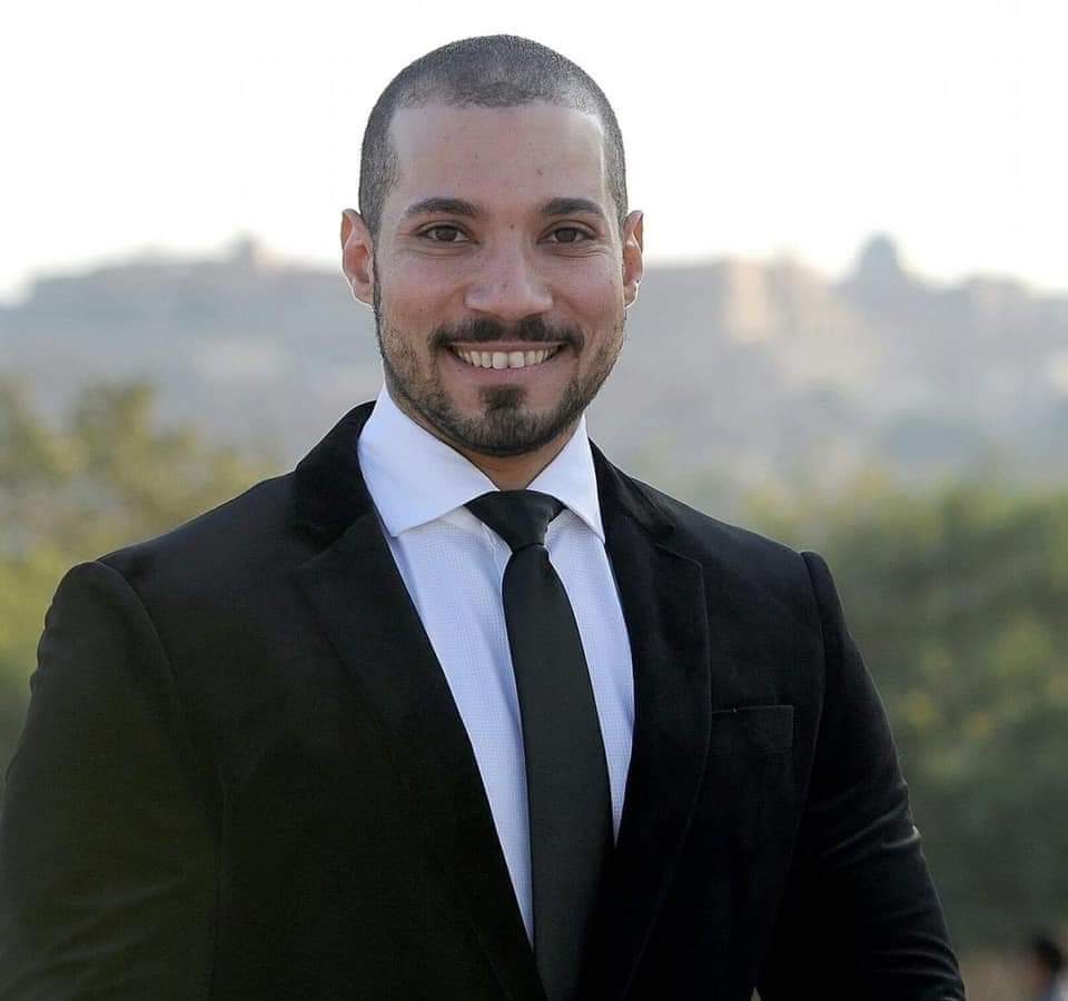 Alshhat_Alhsnat's tweet photo. اللهم اكثر من هذه النماذج الصالحة التى تحبب الناس فالاسلام ولا تسعى لأى مصالح شخصية
بارك الله فيك يا قاهر العلمانيين 
#ادعم_عبدالله_رشدي https://t.co/yAcPAIFJfj