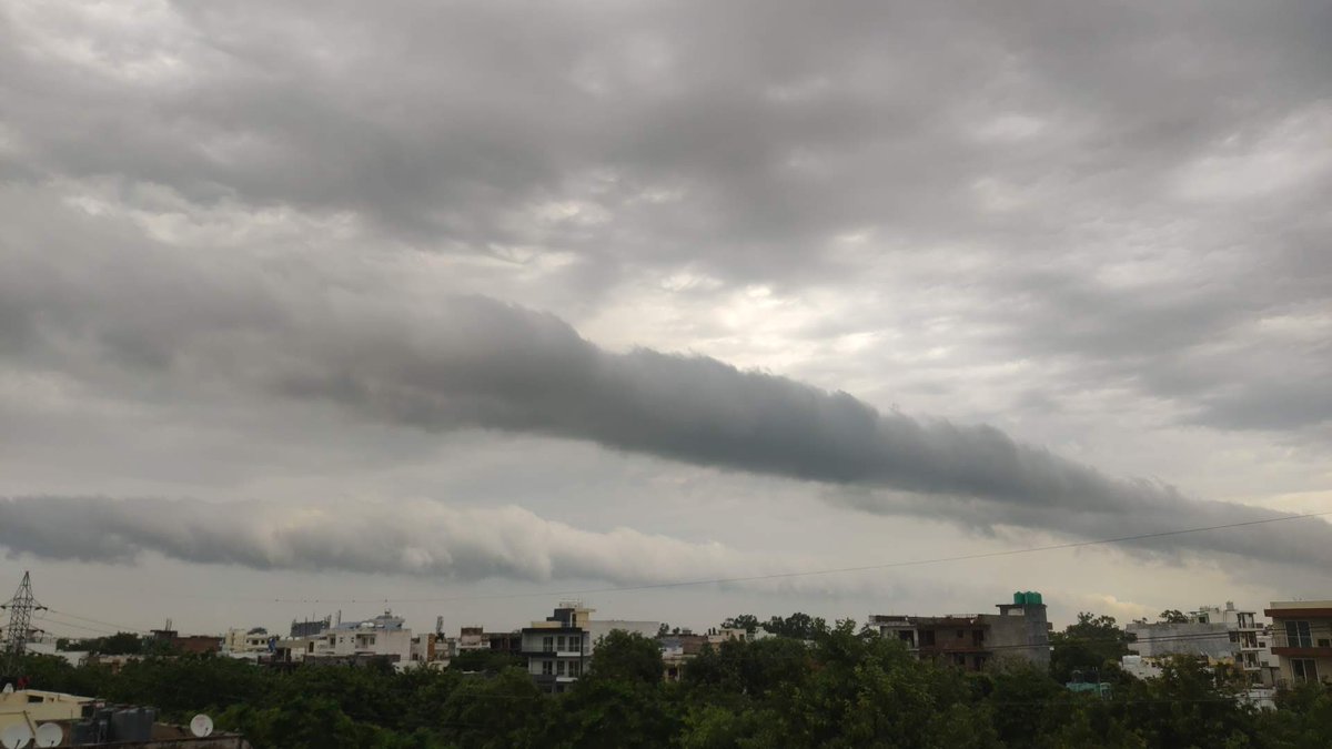 scooterlaughs's tweet photo. Cloudy morning https://t.co/mu4JibVxoq
