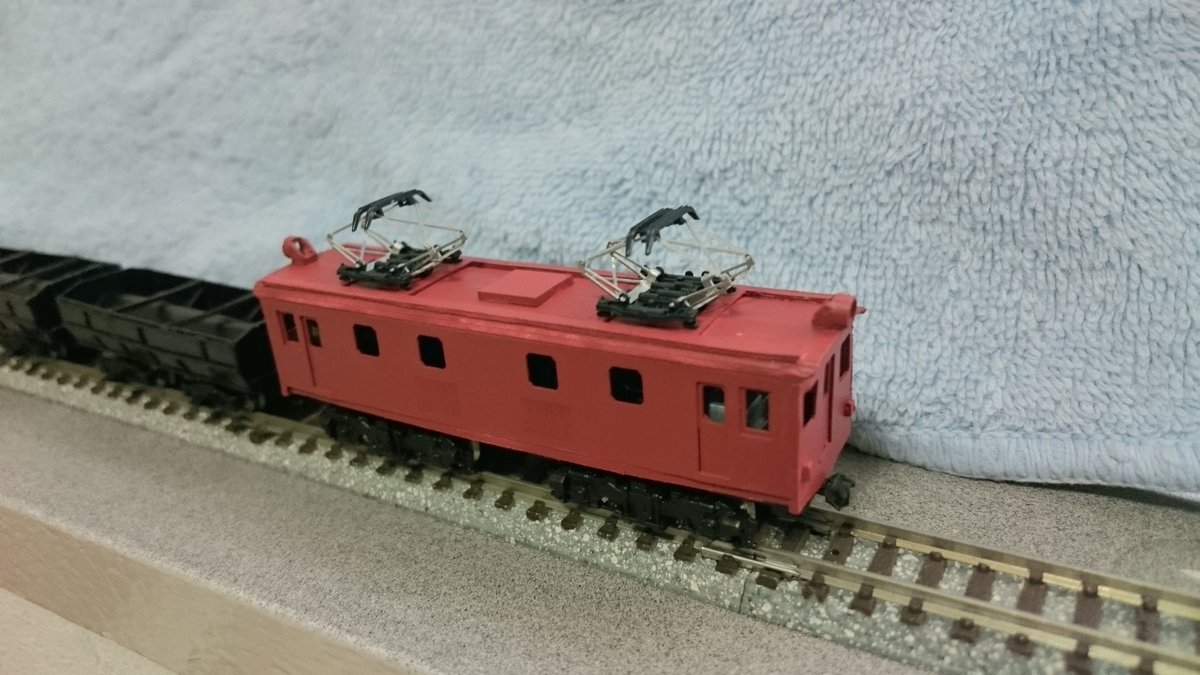 kazu_saito_'s tweet photo. 貨車3両はひとまず完成。
機関車は、サフを吹いた状態。
塗料を購入してなかったので、次回に持ち越しですが、これはこれでいいんじゃないかと思ってしまう(^^;
#パンケーキコンテナ
#ED34
#ホキ600 https://t.co/qGdjyKX19n