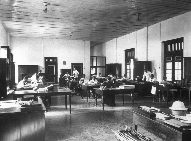 KEBUMENinLOVE's tweet photo. #SejarahKebumen
-------------------------------

Pabrik Gula #Prembun yang bernama Suiker Fabriek Remboen atau S.F Remboen. Di dinding muka bagian atas bangunan terdapat angka tahun 1926 yang mungkin menunjukan tahun bangunan itu berdiri .

#Kebumen #Keboemen https://t.co/tsgzmin6KJ
