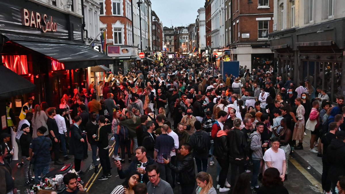 ChesneyStalks's tweet image. Great Britain today. A country led by idiots, mostly populated with idiots. #LockdownFailed #Covid19UK #COVIDIDIOTS #COVID19