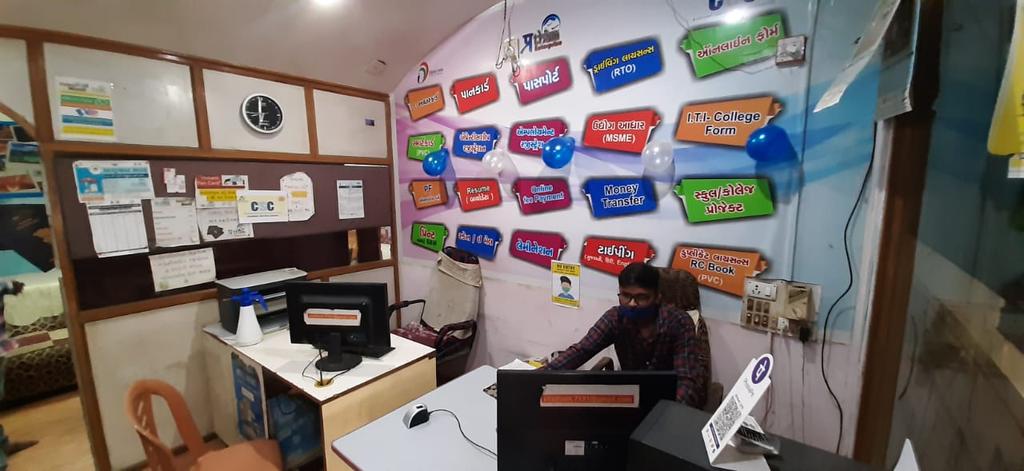 CSC VLE PRASHANT AHIRE From VADODARA CELEBRATING CSC GUJARAT DIWAS AT HIS CENTER AND AWARE CITIZENS ABOUT DIFFERENT SERVICES OF CSC.

#cscgujaratdiwas 
<a href="/CSCGujarat/">CSC Gujarat</a>