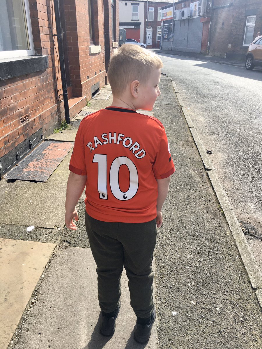 ChallinorKym's tweet photo. @MarcusRashford thank you for everything you have done for millions  of families from your biggest fan kayden and his mum Kim thank you 🙏😀 xx https://t.co/72FstDO1GC