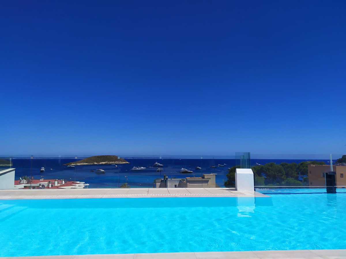 carloscarbajosa's tweet photo. Super #Rooftop9 @INNSiDECalviaBeach 🎉🎊🥳
Gracias @ALBIOL_Antonio
#INNSiDEbyMelia
#rooftoop
#poolday
#SundayFunday
#Calvia
#Magaluf
#palma
#ofertaresidentes https://t.co/PzjLzxut6d