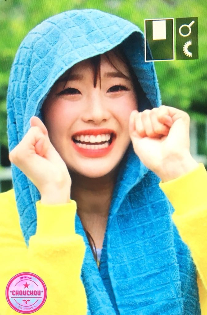 lowqualityloona's tweet photo. cutie! 🍓

#이달의소녀 #츄 #LOONA #CHUU https://t.co/DdGzT3V0k9