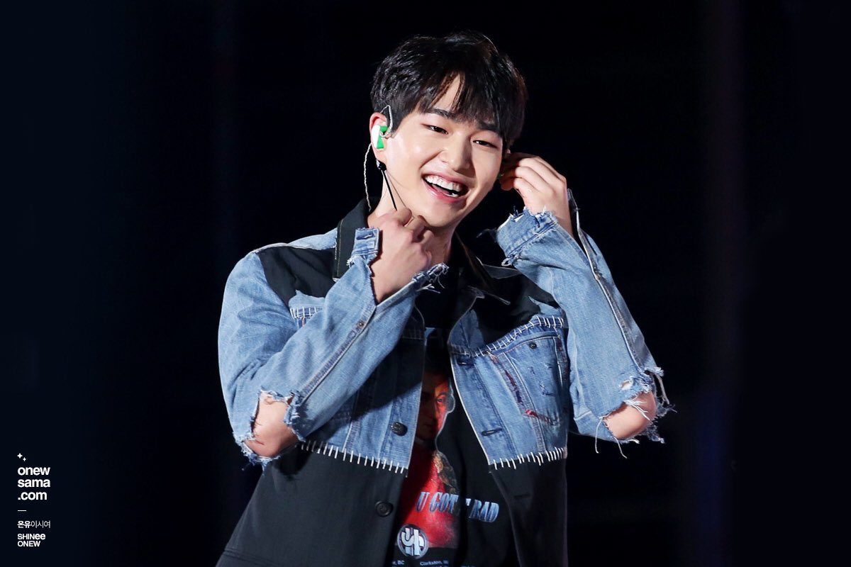  D-15 ONEW’S BACK dearest jinki,today i was welcome to the SHINee world!  i really didn’t expect for things to turn out like this. im a bit emotional as well. but im telling you that you have such beautiful fans. we are all waiting for you to comeback, jinkiyours,tri