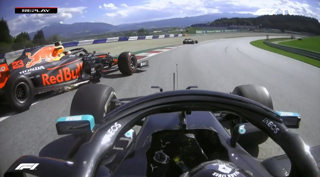 #F1 🇦🇹 #AustrianGP #Spielberg - 🚥 Carrera 

⏱️ Vuelta: 61/71

#Albon lo pasaba por fuera a #Hamilton y se tocan!!

#F1xESPN