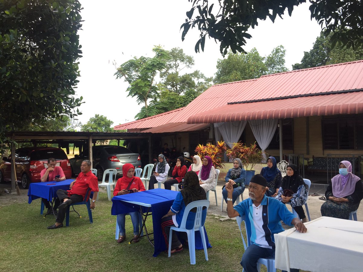 mhaiqalsyahid's tweet photo. Selesai petang tadi bersama Biro Penerangan UMNO Bahagian Ipoh Timor berdiskusi bagi persediaan menghadapi PRU 15 yang bakal menyusul. #TebingTinggi #IpohTimor https://t.co/6Cg4Fbemf0