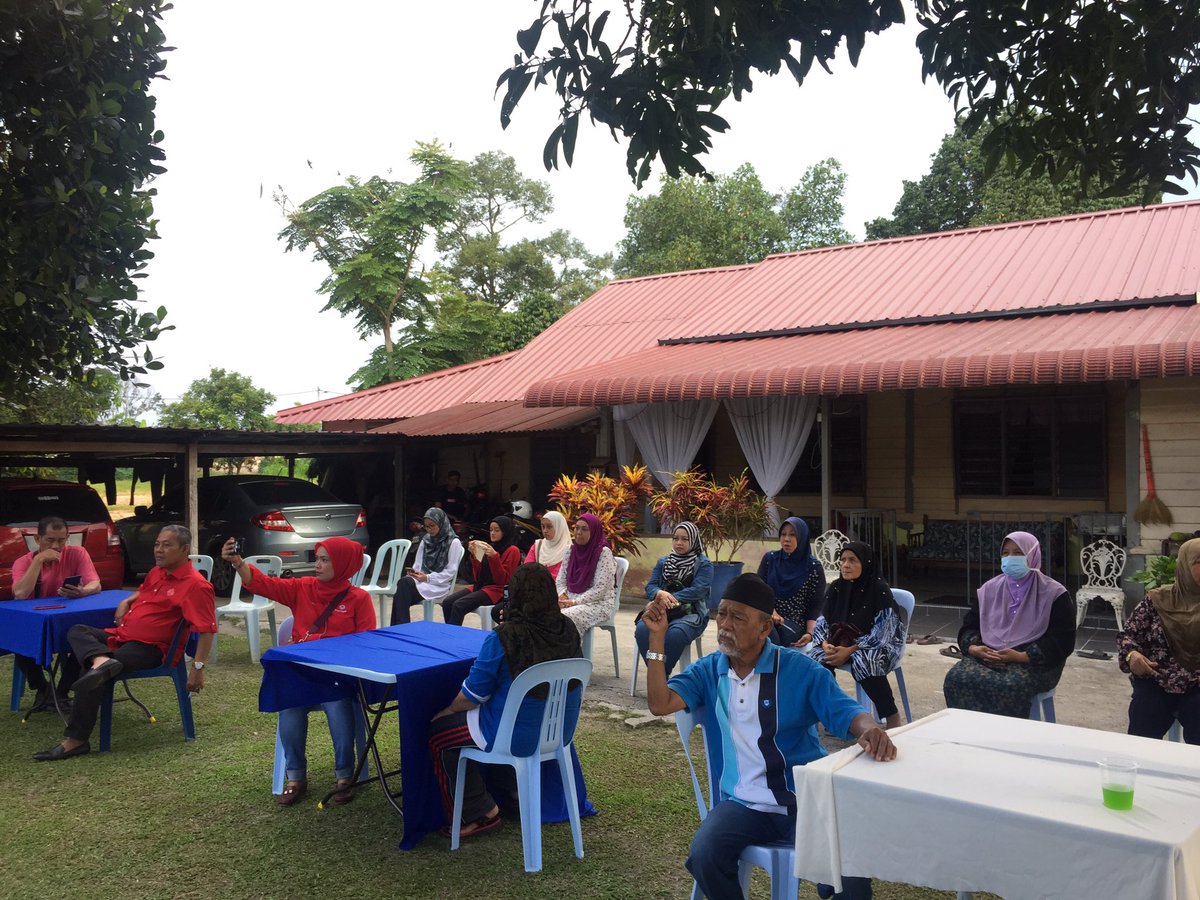mhaiqalsyahid's tweet photo. Selesai petang tadi bersama Biro Penerangan UMNO Bahagian Ipoh Timor berdiskusi bagi persediaan menghadapi PRU 15 yang bakal menyusul. #TebingTinggi #IpohTimor https://t.co/6Cg4Fbemf0