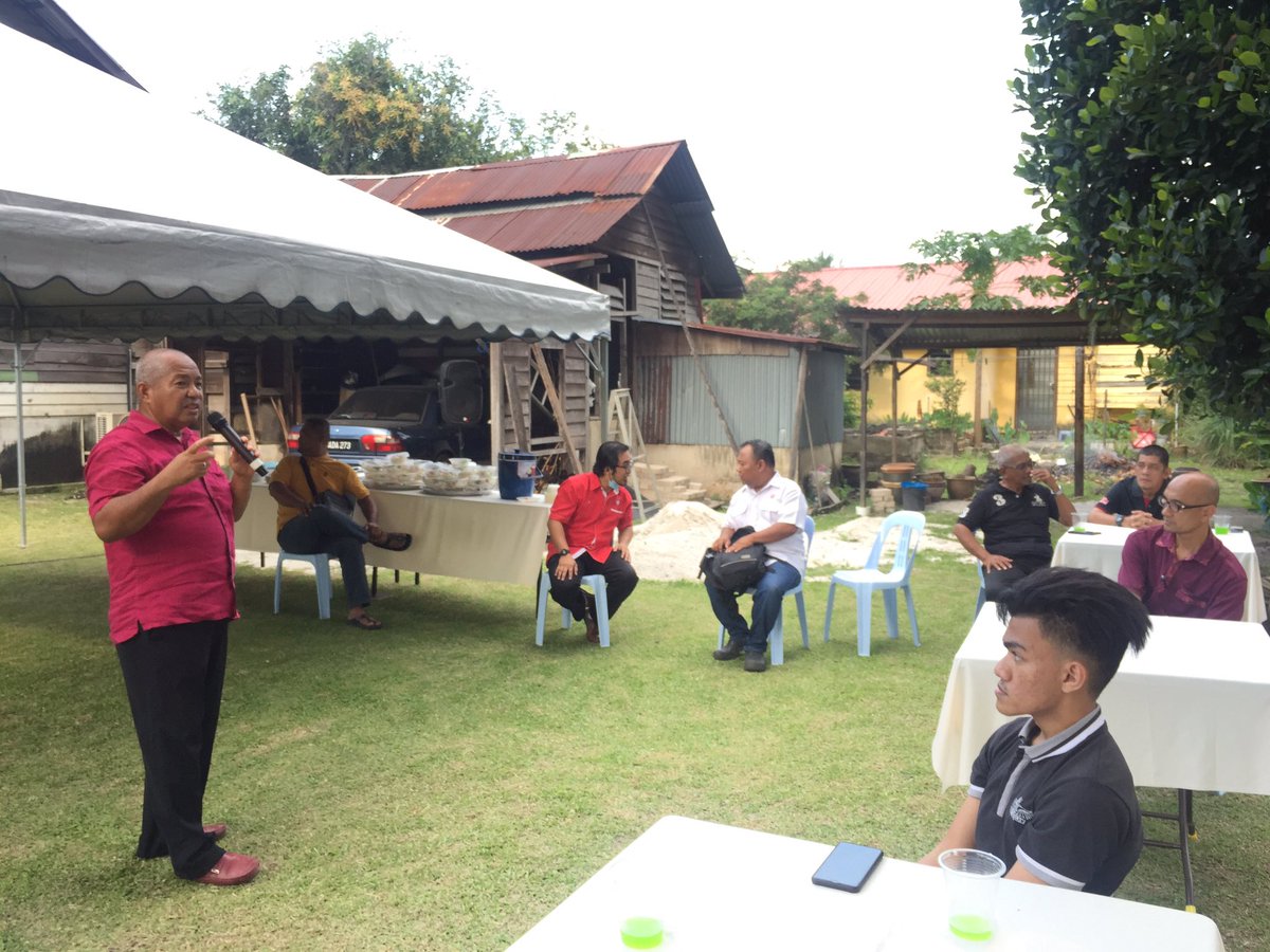 mhaiqalsyahid's tweet photo. Selesai petang tadi bersama Biro Penerangan UMNO Bahagian Ipoh Timor berdiskusi bagi persediaan menghadapi PRU 15 yang bakal menyusul. #TebingTinggi #IpohTimor https://t.co/6Cg4Fbemf0